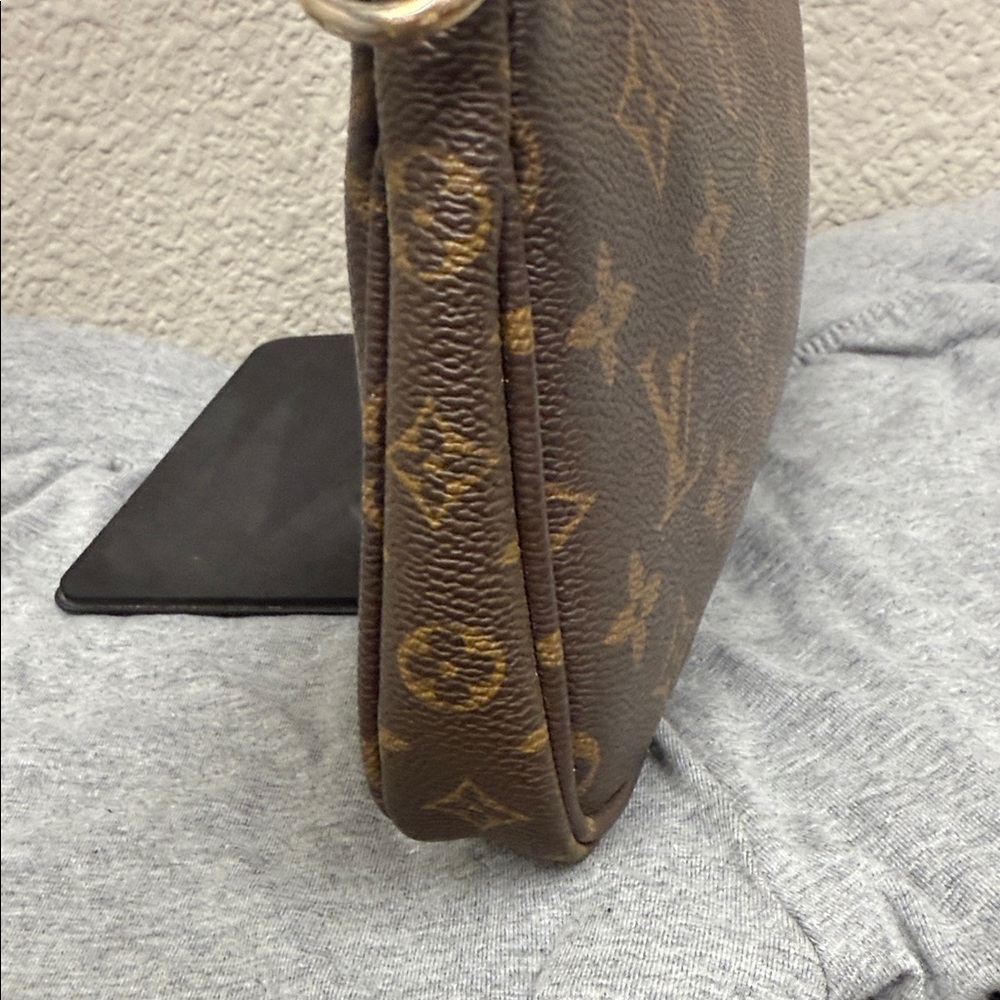 source Unknown Monogram Brown Pochette Chain Wris… - image 7